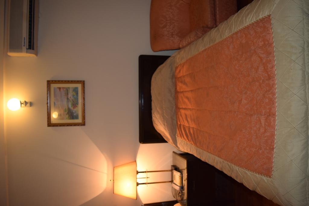 Carlton Tower Hotel Lahore Exteriör bild